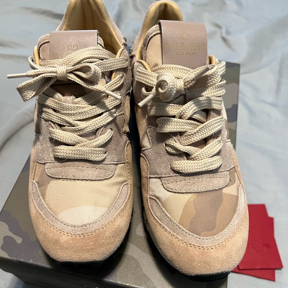 Brand new Valentino Rockstud sneakers size 35